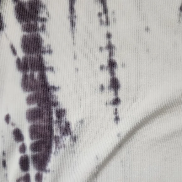 🌟DONATING 4/17🌟 C&C California White and Lavender Tie-Dye Midi Dress - Picture 6 of 6